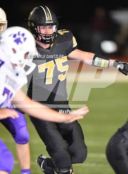 Thumbnail 3 in Jacksboro vs. Henrietta (UIL 3A Division 2 Region 2 Bi-District) photogallery.