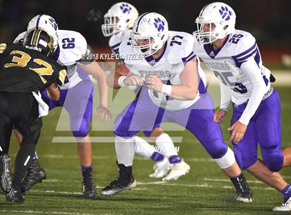 Thumbnail 1 in Jacksboro vs. Henrietta (UIL 3A Division 2 Region 2 Bi-District) photogallery.