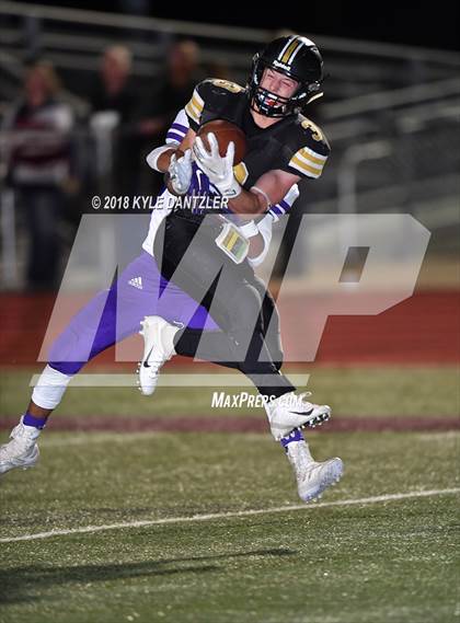 Thumbnail 3 in Jacksboro vs. Henrietta (UIL 3A Division 2 Region 2 Bi-District) photogallery.