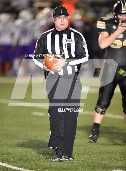 Thumbnail 1 in Jacksboro vs. Henrietta (UIL 3A Division 2 Region 2 Bi-District) photogallery.