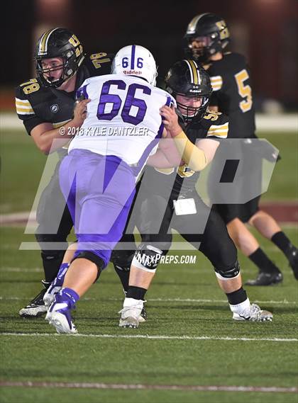 Thumbnail 1 in Jacksboro vs. Henrietta (UIL 3A Division 2 Region 2 Bi-District) photogallery.