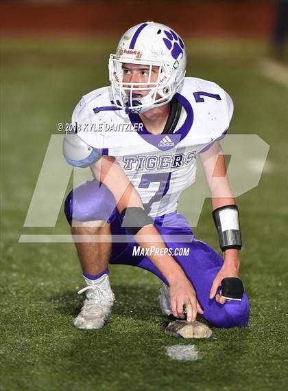 Thumbnail 3 in Jacksboro vs. Henrietta (UIL 3A Division 2 Region 2 Bi-District) photogallery.