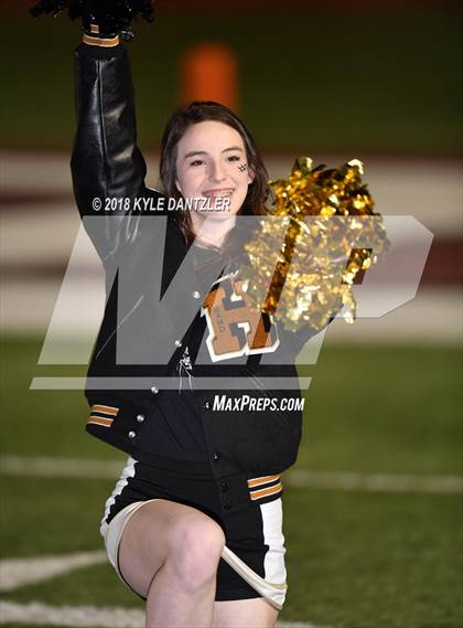 Thumbnail 2 in Jacksboro vs. Henrietta (UIL 3A Division 2 Region 2 Bi-District) photogallery.