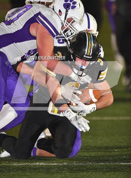 Thumbnail 2 in Jacksboro vs. Henrietta (UIL 3A Division 2 Region 2 Bi-District) photogallery.