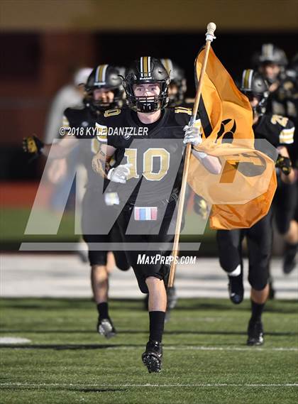 Thumbnail 2 in Jacksboro vs. Henrietta (UIL 3A Division 2 Region 2 Bi-District) photogallery.