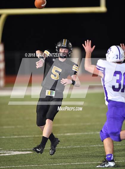 Thumbnail 2 in Jacksboro vs. Henrietta (UIL 3A Division 2 Region 2 Bi-District) photogallery.