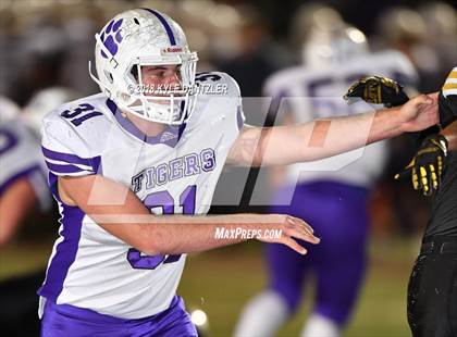 Thumbnail 1 in Jacksboro vs. Henrietta (UIL 3A Division 2 Region 2 Bi-District) photogallery.