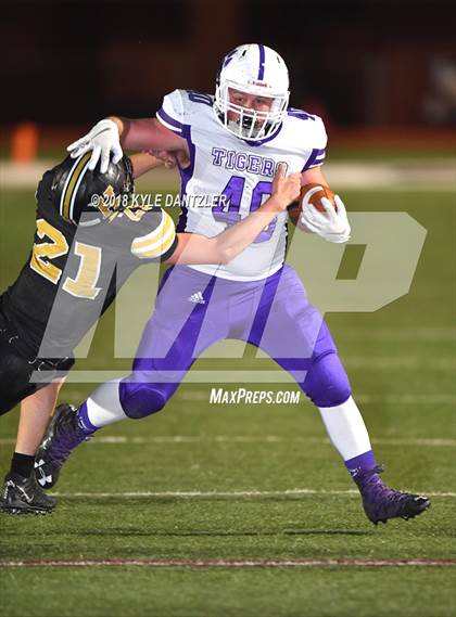 Thumbnail 2 in Jacksboro vs. Henrietta (UIL 3A Division 2 Region 2 Bi-District) photogallery.