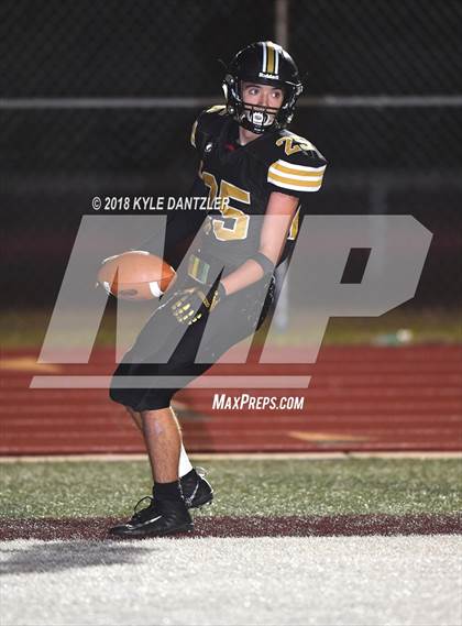 Thumbnail 2 in Jacksboro vs. Henrietta (UIL 3A Division 2 Region 2 Bi-District) photogallery.