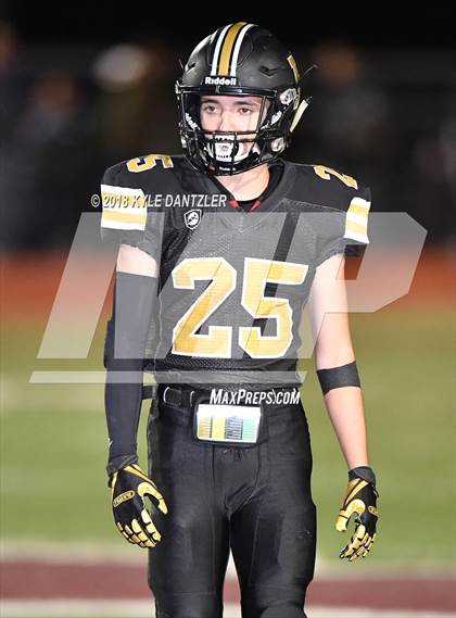 Thumbnail 3 in Jacksboro vs. Henrietta (UIL 3A Division 2 Region 2 Bi-District) photogallery.
