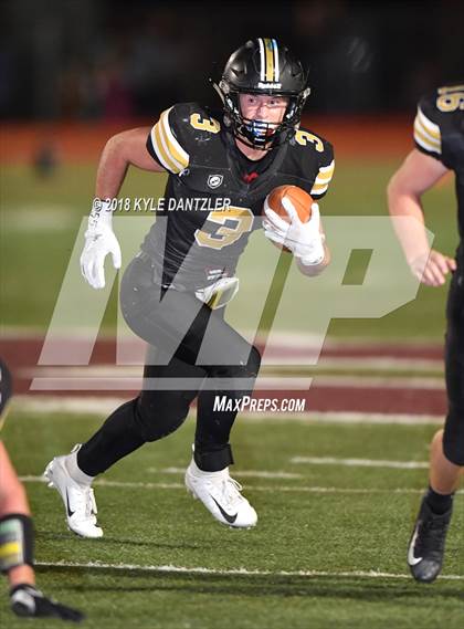 Thumbnail 3 in Jacksboro vs. Henrietta (UIL 3A Division 2 Region 2 Bi-District) photogallery.
