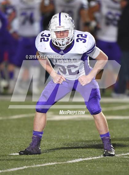 Thumbnail 1 in Jacksboro vs. Henrietta (UIL 3A Division 2 Region 2 Bi-District) photogallery.