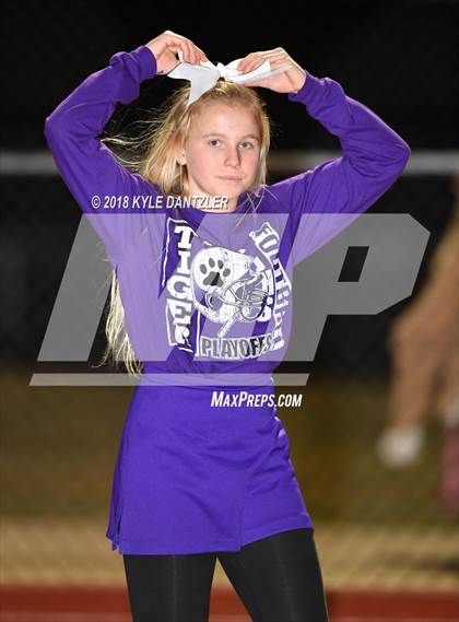 Thumbnail 3 in Jacksboro vs. Henrietta (UIL 3A Division 2 Region 2 Bi-District) photogallery.