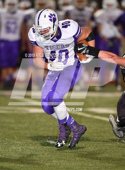 Thumbnail 1 in Jacksboro vs. Henrietta (UIL 3A Division 2 Region 2 Bi-District) photogallery.