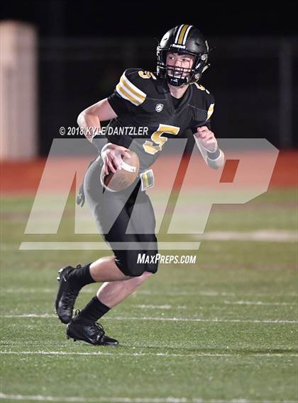 Thumbnail 2 in Jacksboro vs. Henrietta (UIL 3A Division 2 Region 2 Bi-District) photogallery.