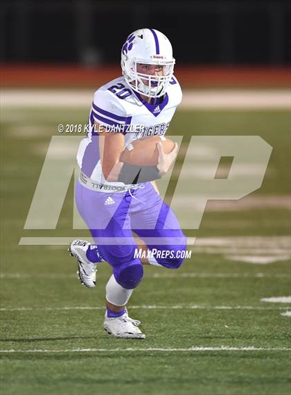 Thumbnail 1 in Jacksboro vs. Henrietta (UIL 3A Division 2 Region 2 Bi-District) photogallery.