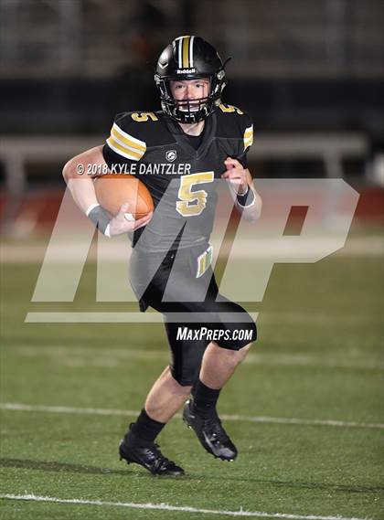 Thumbnail 1 in Jacksboro vs. Henrietta (UIL 3A Division 2 Region 2 Bi-District) photogallery.