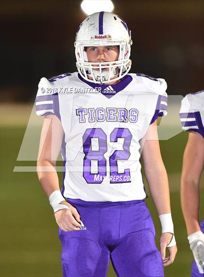 Thumbnail 3 in Jacksboro vs. Henrietta (UIL 3A Division 2 Region 2 Bi-District) photogallery.