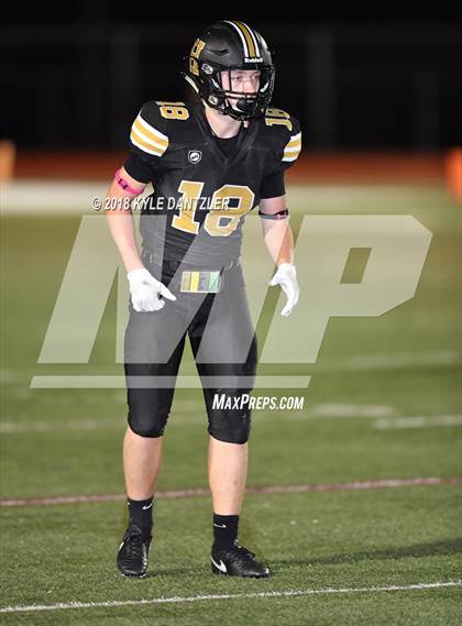 Thumbnail 2 in Jacksboro vs. Henrietta (UIL 3A Division 2 Region 2 Bi-District) photogallery.