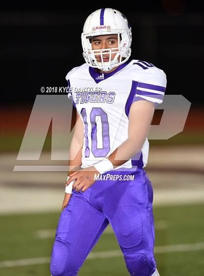 Thumbnail 1 in Jacksboro vs. Henrietta (UIL 3A Division 2 Region 2 Bi-District) photogallery.