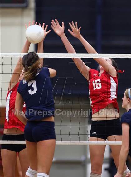 Thumbnail 2 in Corona del Mar vs. Redlands East Valley (CIF SS D2-AA Final) photogallery.