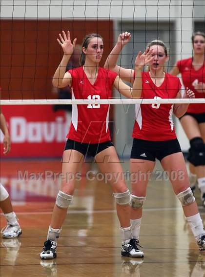 Thumbnail 2 in Corona del Mar vs. Redlands East Valley (CIF SS D2-AA Final) photogallery.