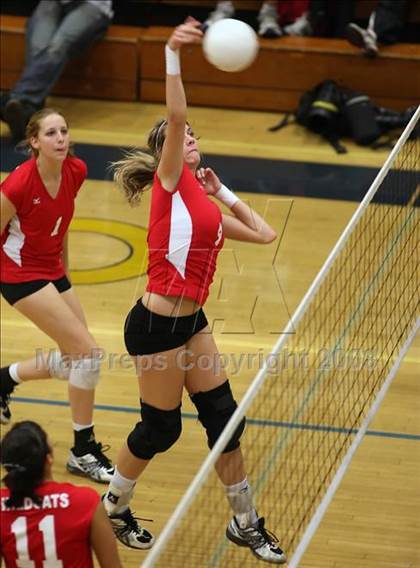 Thumbnail 2 in Corona del Mar vs. Redlands East Valley (CIF SS D2-AA Final) photogallery.