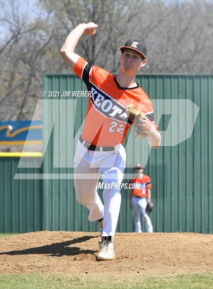 Thumbnail 2 in Keota vs. Keys (Ricky Spears Invitational) photogallery.