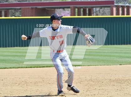 Thumbnail 2 in Keota vs. Keys (Ricky Spears Invitational) photogallery.