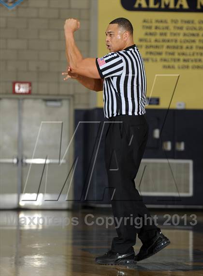 Thumbnail 2 in Sunny Hills vs. Damien (I Have a Dream Classic) photogallery.