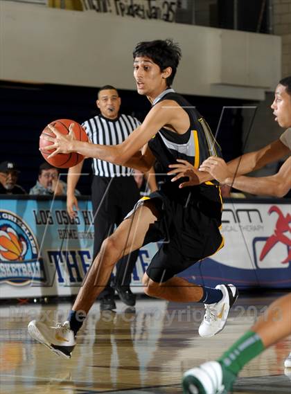 Thumbnail 2 in Sunny Hills vs. Damien (I Have a Dream Classic) photogallery.
