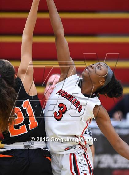 Thumbnail 3 in Santa Rosa vs. Oregon City (Cardinal Newman Classic) photogallery.