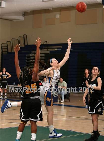 Thumbnail 1 in Canyon vs. El Toro (So Cal Holiday Prep Classic)  photogallery.