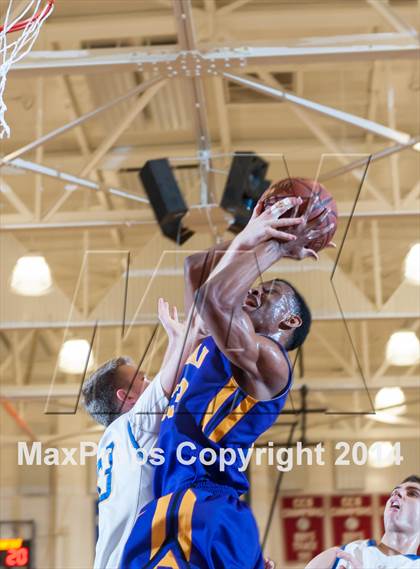 Thumbnail 2 in Archbishop Riordan vs. Serra (CIF CCS Open Division Semifinal) photogallery.