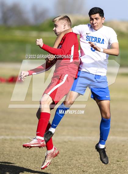 Thumbnail 3 in East Union vs. Sierra photogallery.