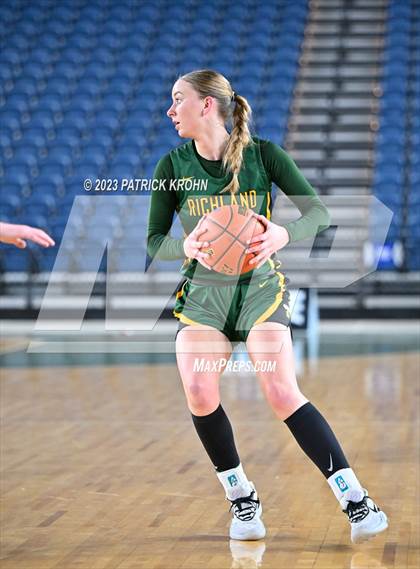 Thumbnail 1 in Richland vs. Woodinville (WIAA Round of 12) photogallery.