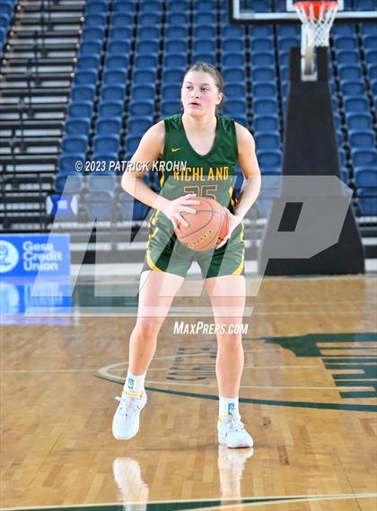 Thumbnail 1 in Richland vs. Woodinville (WIAA Round of 12) photogallery.