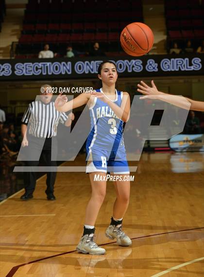 Thumbnail 2 in Haldane vs. Tuckahoe (NYSPHSAA  Section 1 Class C Semifinal) photogallery.