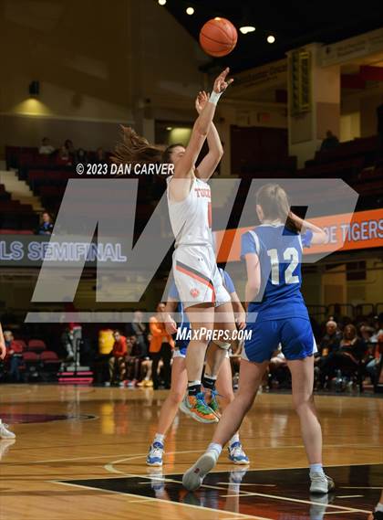 Thumbnail 2 in Haldane vs. Tuckahoe (NYSPHSAA  Section 1 Class C Semifinal) photogallery.