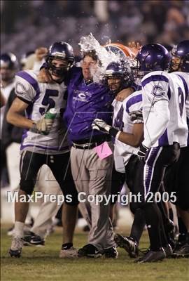 Thumbnail 3 in Carlsbad vs. Torrey Pines (D1 Section Final) photogallery.