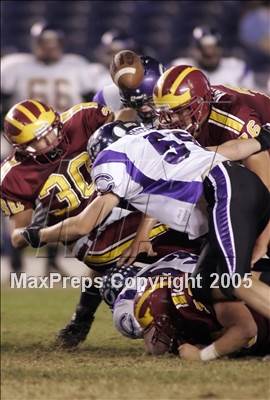 Thumbnail 3 in Carlsbad vs. Torrey Pines (D1 Section Final) photogallery.