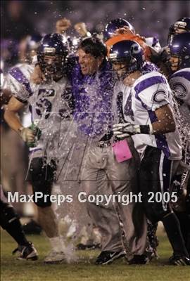 Thumbnail 2 in Carlsbad vs. Torrey Pines (D1 Section Final) photogallery.