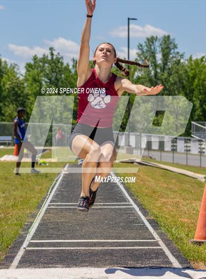 Thumbnail 3 in NCHSAA 4A West Regional Championships photogallery.