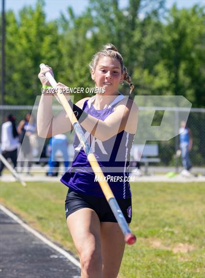 Thumbnail 2 in NCHSAA 4A West Regional Championships photogallery.