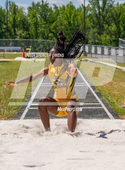 Thumbnail 1 in NCHSAA 4A West Regional Championships photogallery.