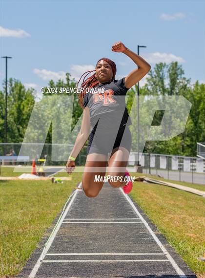 Thumbnail 1 in NCHSAA 4A West Regional Championships photogallery.