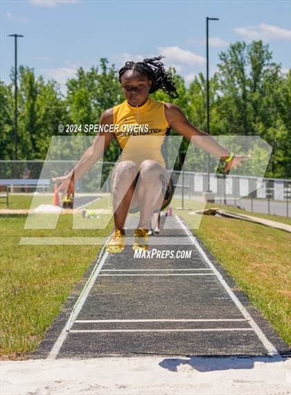 Thumbnail 3 in NCHSAA 4A West Regional Championships photogallery.