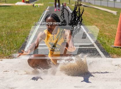 Thumbnail 2 in NCHSAA 4A West Regional Championships photogallery.