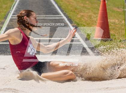 Thumbnail 2 in NCHSAA 4A West Regional Championships photogallery.