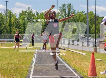 Thumbnail 1 in NCHSAA 4A West Regional Championships photogallery.